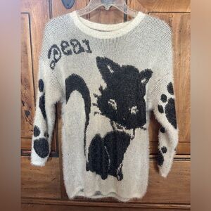 SUPER SOFT women’s black and white cat sweater
